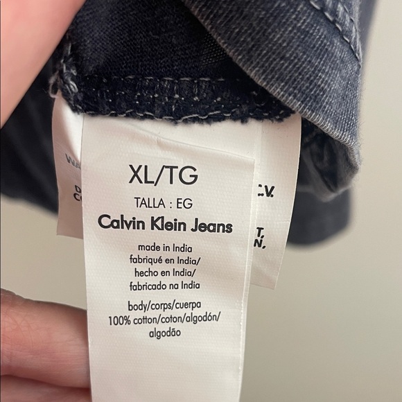 Calvin Klein Women's Abstract Gray Long Sleeve Tee - Picture 6 of 8